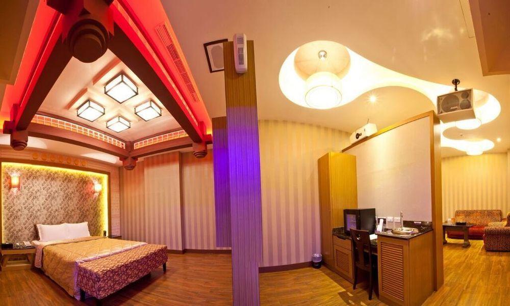 Wei Feng Hotel - Cao Hùng Ngoại thất bức ảnh